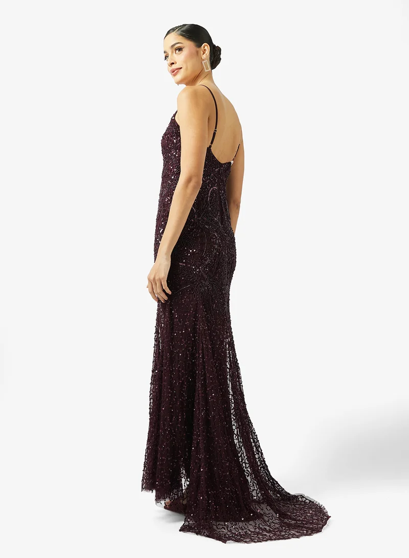 بيوت فستان ماكسي مزين بياقة على شكل حرف